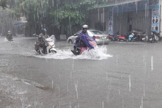 Mưa lớn diện rộng bao phủ cả nước, cảnh báo thời tiết cực đoan và nguy cơ thiên tai