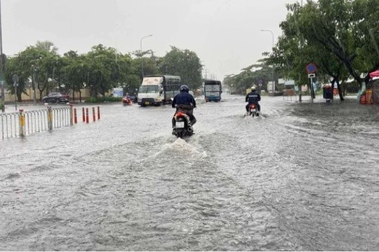 Mưa lớn nhiều nơi, cảnh báo lũ quét, sạt lở đất và ngập úng tại các vùng trũng