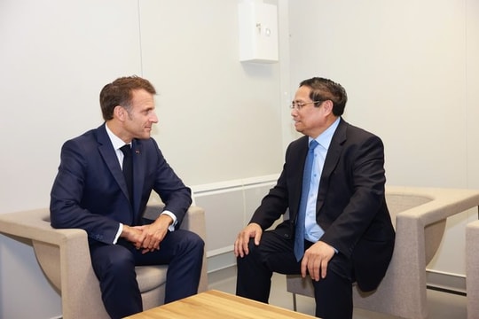 Thủ tướng Phạm Minh Chính hội kiến Tổng thống Pháp Emmanuel Macron