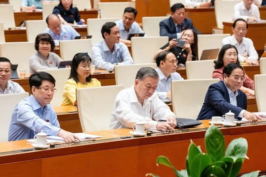 Quốc hội thông qua sửa 5 điều của Hiến pháp, kết thúc hoạt động cấp huyện từ 1/7