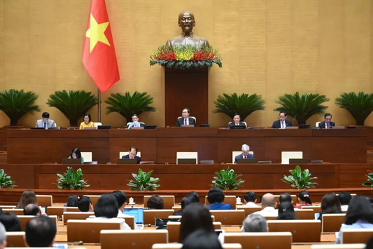 Sáng 16/6, Quốc hội biểu quyết thông qua Nghị quyết sửa đổi Hiến pháp