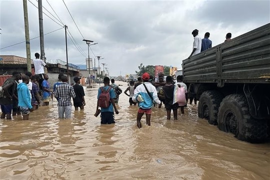 CHDC Congo: Lũ lụt, chìm thuyền khiến 77 người chết, hơn 100 người mất tích
