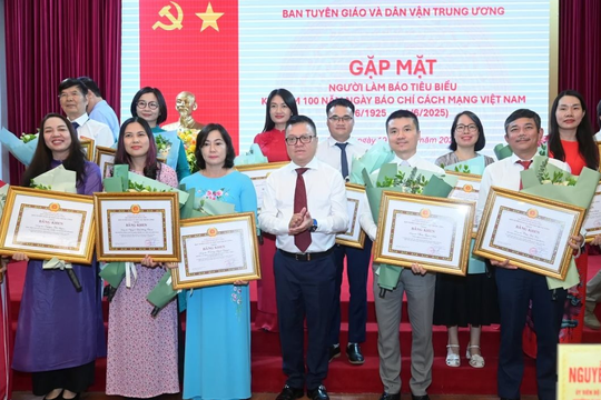 Báo chí không chỉ thực hiện vai trò phản biện mà còn gieo mầm hy vọng