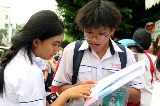 Hôm nay, gần 1,17 triệu thí sinh trên toàn quốc làm thủ tục dự thi Tốt nghiệp THPT 2025
