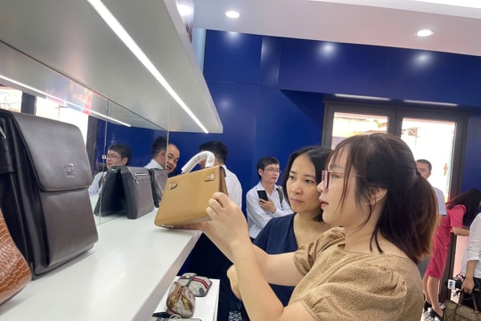 Trưng bày hơn 300 sản phẩm vi phạm để người tiêu dùng nhận diện hàng giả