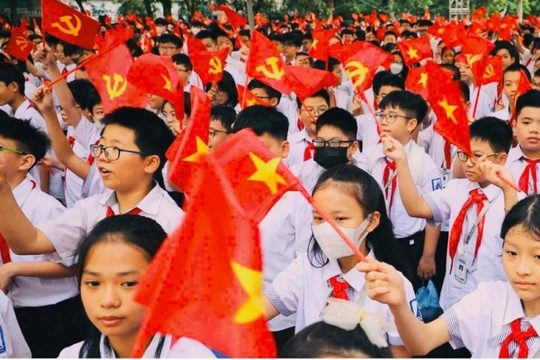 Chính thức miễn học phí cho học sinh công lập cả nước, hỗ trợ học sinh tư thục