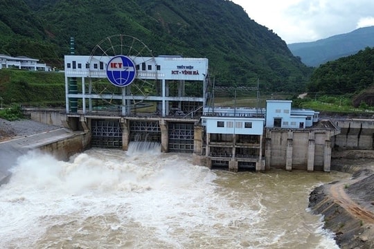 Nhiều thủy điện ở Lào Cai xả lũ, cảnh báo nguy cơ ngập lụt hạ du sông Chảy