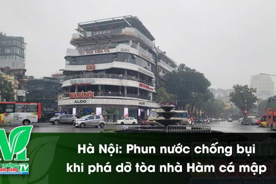 [VIDEO] Hà Nội: Phun nước chống bụi khi phá dỡ tòa nhà Hàm cá mập