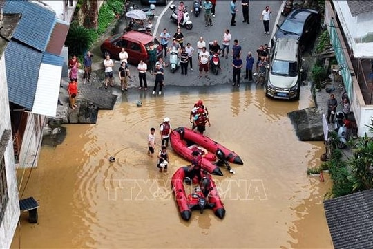 Lũ quét tàn phá thung lũng núi Himalaya, hàng chục người thương vong
