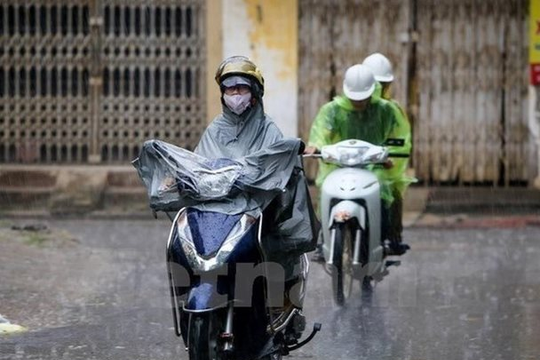 Dự báo thời tiết Hà Nội ngày 12/7/2025: Mưa vừa và rải rác có dông