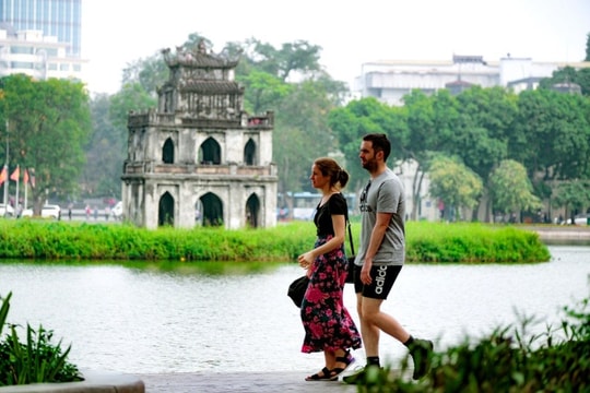 Sáng 18/7, chất lượng không khí tại Hà Nội và TP.HCM đều ở mức "trung bình"