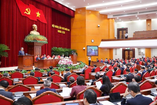 Thông cáo báo chí ngày làm việc thứ nhất Hội nghị Trung ương 12