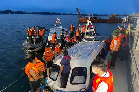 Thủ tướng chỉ đạo khẩn trương cứu nạn vụ lật tàu du lịch trên Vịnh Hạ Long