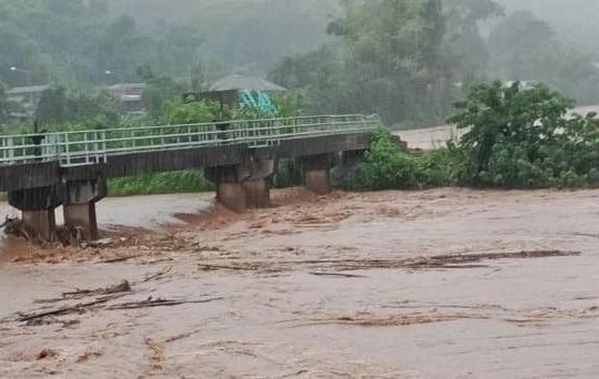 Thái Lan khẩn trương di dời dân, ứng phó mưa lũ sau bão Wipha
