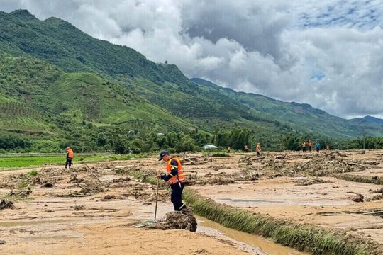 Bộ Tổng Tham mưu yêu cầu bằng mọi biện pháp tiếp cận khu vực lũ quét, kịp thời hỗ trợ người dân