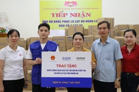 Nghệ An: Hỗ trợ khẩn cấp nước sạch cho người dân vùng lũ