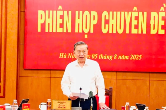 Xác định xây dựng, hoàn thiện thể chế, pháp luật là nhiệm vụ trọng tâm, xuyên suốt
