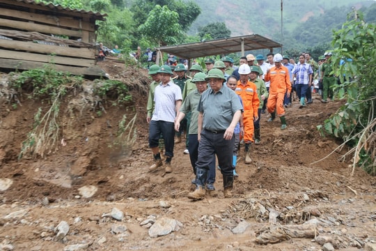 Thủ tướng: Chậm nhất tháng 9 phải bố trí đất, xây dựng lại nhà ở cho các hộ bị mất nhà do thiên tai