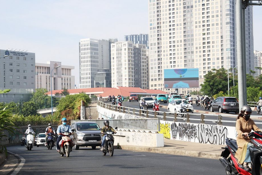 Dự báo thời tiết Hà Nội ngày 08/8/2025: Ngày nắng nóng, đêm có lúc có mưa dông