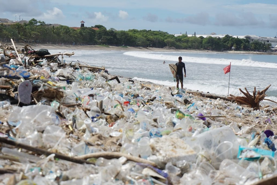 Indonesia đặt mục tiêu giảm 70% lượng rác thải ra biển vào năm 2029