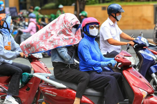 Dự báo thời tiết Hà Nội ngày 11/8/2025: Ngày nắng nóng cục bộ, đêm mưa rào