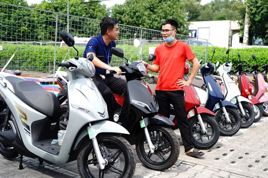 “Ngày hội thu xăng đổi điện” phủ sóng 3 miền, khách ùn ùn rước xe VinFast về nhà