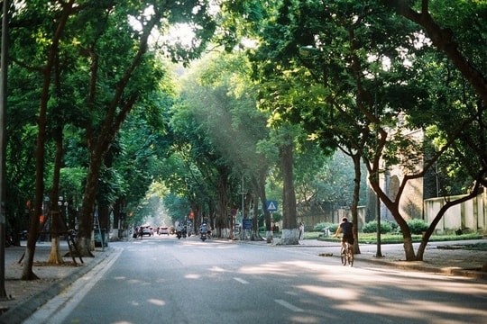 Dự báo thời tiết Hà Nội ngày 12/8/2025: Ngày nắng nóng, chiều tối và đêm có mưa rào
