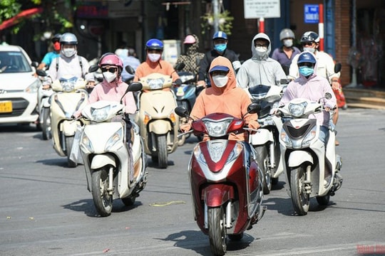 Bắc Bộ nắng nóng trên 37 độ, chiều tối mưa dông cục bộ