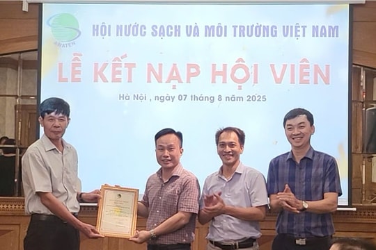 Hội Nước sạch và Môi trường Việt Nam kết nạp hội viên mới là Trung tâm Quy hoạch và Điều tra tài nguyên nước Quốc gia và các chuyên gia trong lĩnh vực tài nguyên nước