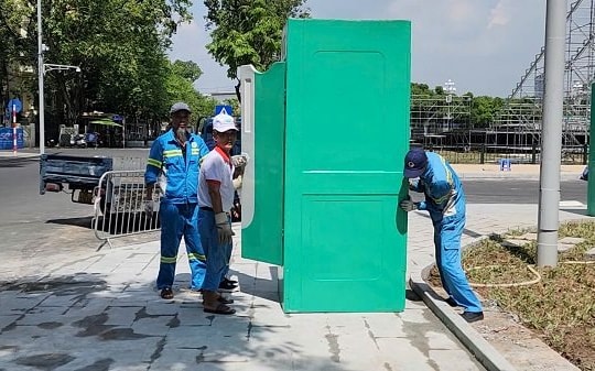 Hà Nội khẩn trương lắp 612 nhà vệ sinh lưu động phục vụ miễn phí dịp 80 năm Quốc khánh