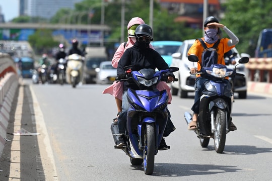 Miền Bắc oi nóng đỉnh điểm trước khi đón mưa dông