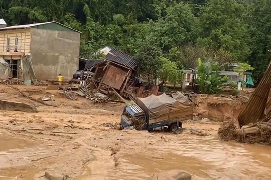 Mưa lớn gây lũ quét, sạt lở nghiêm trọng ở nhiều tỉnh