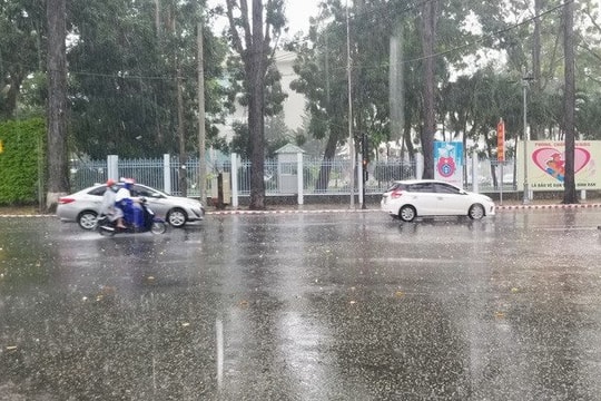 Dự báo thời tiết Hà Nội ngày 15/8/2025: Nhiều mây, mưa rào rải rác
