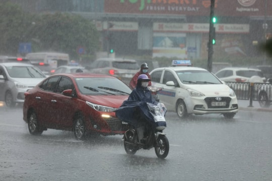 Mưa dông kéo dài, Hà Nội yêu cầu các địa phương chủ động ứng phó thiên tai