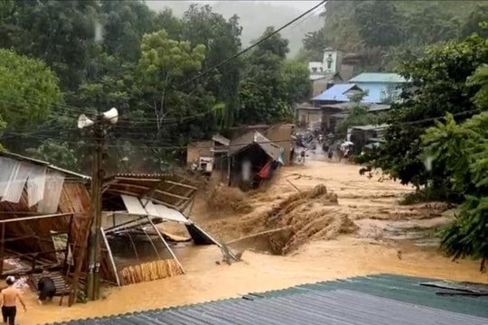 Cảnh báo lũ quét, sạt lở tại 4 tỉnh miền Trung: Mưa lớn tiếp diễn trên cả nước