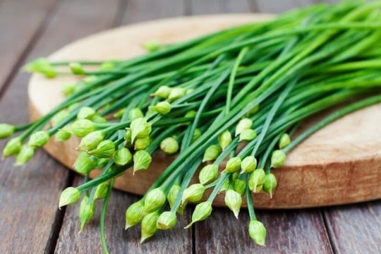 Ăn lá hẹ đều đặn: 8 lợi ích vàng cho sức khỏe mà ít người biết
