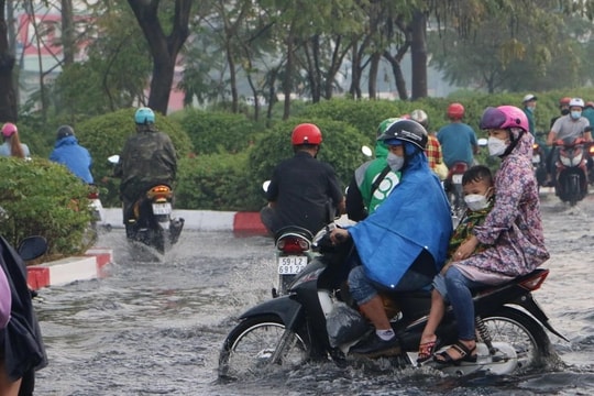 TP.HCM xuất hiện mưa dông diện rộng, nguy cơ ngập cục bộ