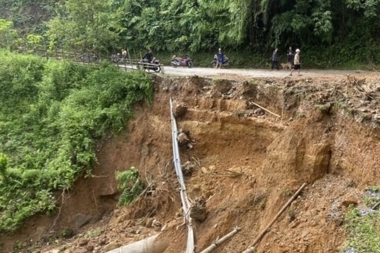 Thanh Hóa công bố tình huống khẩn cấp sạt lở đường vào xã Tam Lư