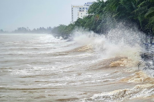 Thủ tướng chỉ đạo ứng phó bão số 5 và mưa lũ ở mức cao nhất