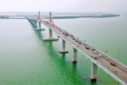 Tạm dừng lưu thông qua cầu Cửa Hội từ 6h ngày 25/8 do bão số 5