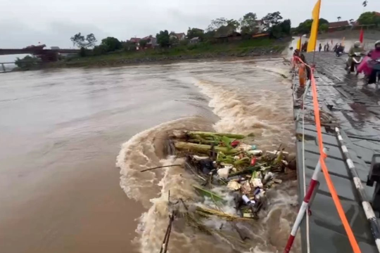 Cắt cầu phao Phong Châu - Phú Thọ