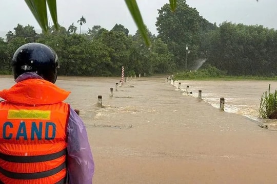 Hà Tĩnh ứng phó nguy cơ lũ lớn sau bão số 5