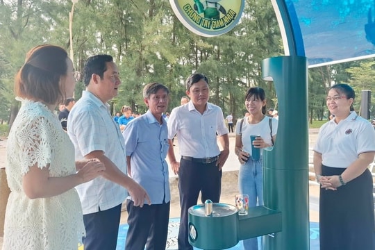 Giảm rác thải nhựa, Huế lắp thêm 3 trạm cấp nước uống miễn phí tại bãi biển