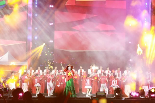 Concert "Việt Nam trong tôi" quyên góp 4,2 tỉ đồng ủng hộ đồng bào miền Trung bị ảnh hưởng bão số 5
