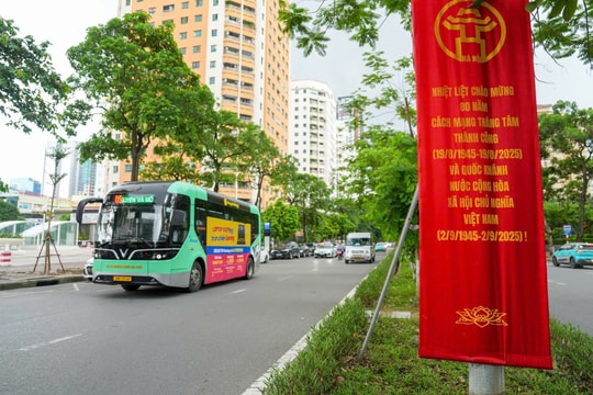 Hà Nội tăng chuyến tàu, điều chỉnh hàng loạt tuyến buýt dịp Quốc khánh 2/9