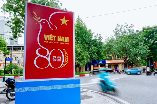 Dự báo thời tiết Hà Nội ngày 01/9/2025: Đêm có mưa rào, ngày nắng