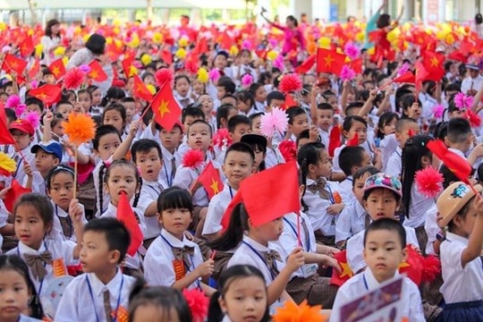 Tổ chức lễ khai giảng an toàn trong điều kiện thời tiết mưa lũ