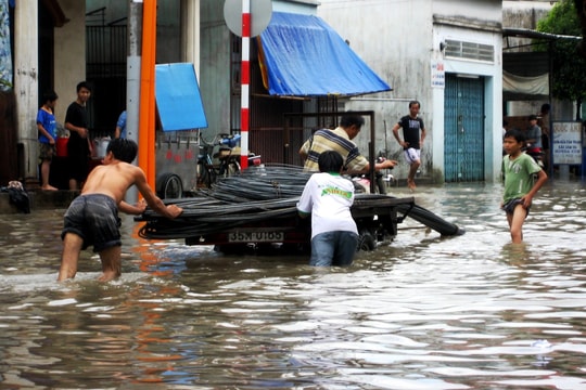 TP.HCM bước vào cao điểm mùa mưa, cảnh báo nguy cơ ngập úng trong tháng 9