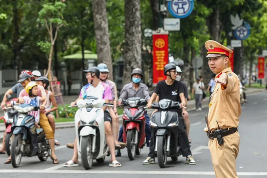Hà Nội tiếp tục phân luồng giao thông phục vụ Triển lãm thành tựu kinh tế - xã hội