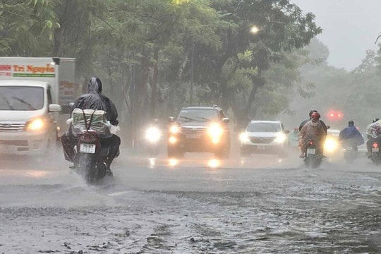 Bắc Bộ đón mưa lớn, cảnh báo nguy cơ ngập úng và sạt lở